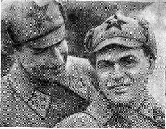 На снимке (слева направо): командующий ВВС РККА Я. И. Алкснис и И. К. Грязнов — заместитель начальника Управления механизации и моторизации РККА.
