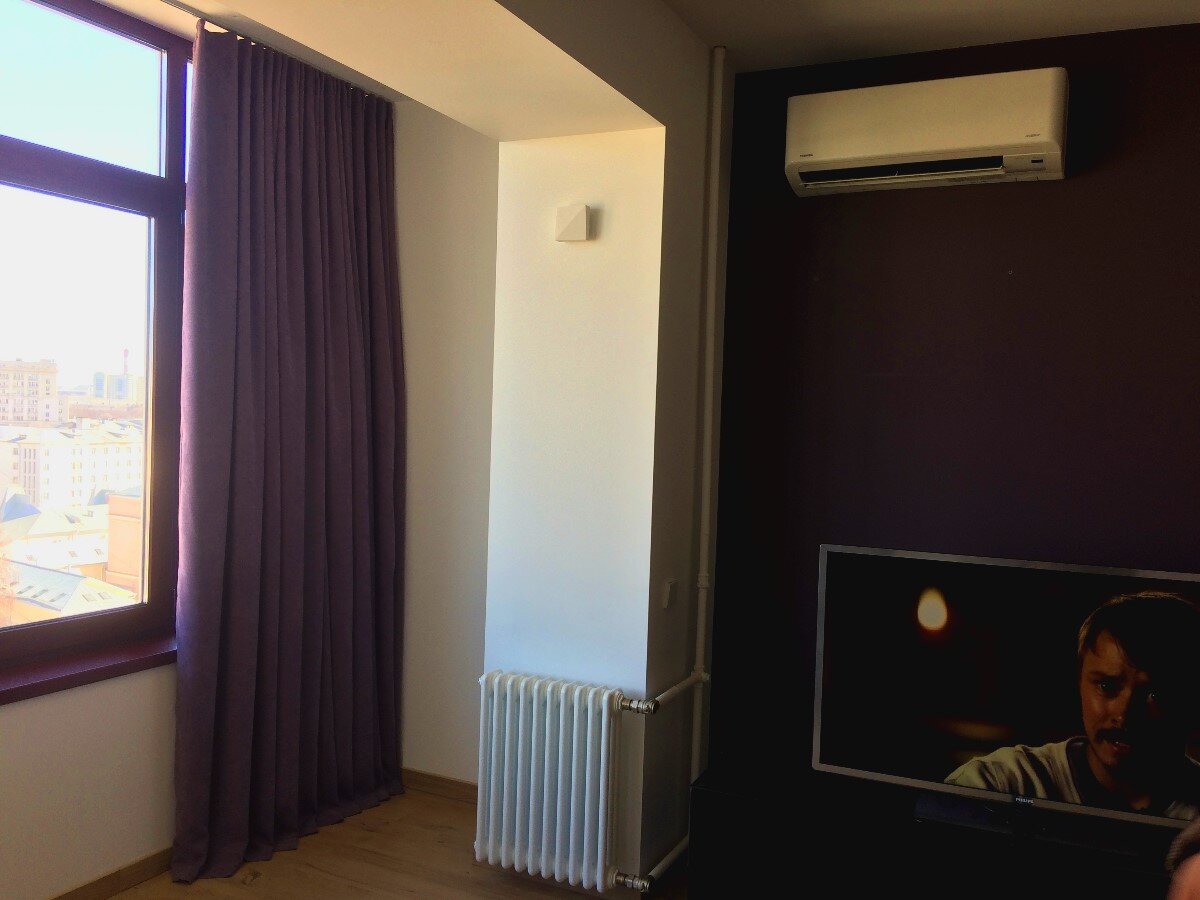 Здесь плотные шторы выглядят уместно