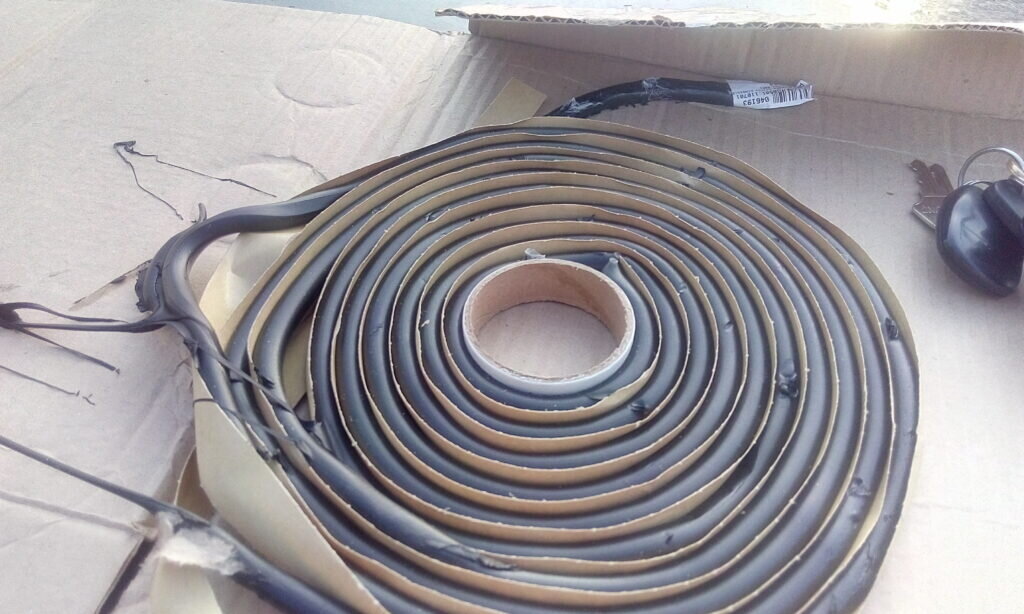 В таком виде пришла лента для вклейки стёкол ABRO с артикулом WS904.