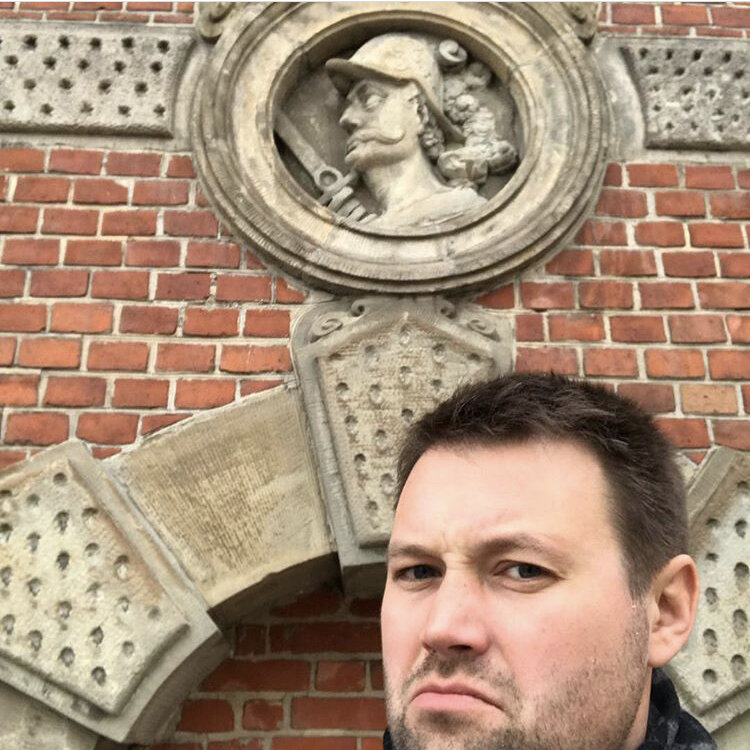 Хлебом не корми-дай подурачиться