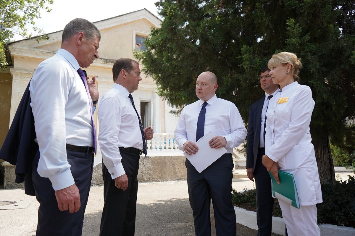 Председатель Правительства РФ Дмитрий Медведев отметил, что за последние несколько лет Правительством России приняты значительные усилия для развития здравоохранения Севастополя и формирования единого медицинского кластера в регионе. «Необходимо окончательно проработать данное предложение, его финансовую составляющую. Все озвученные аргументы, были вполне убедительны», – сказал Дмитрий Медведев.