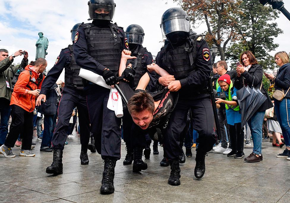 Массовые протесты в России. Протесты в Москве. Несанкционированный митинг. Поведение митинге