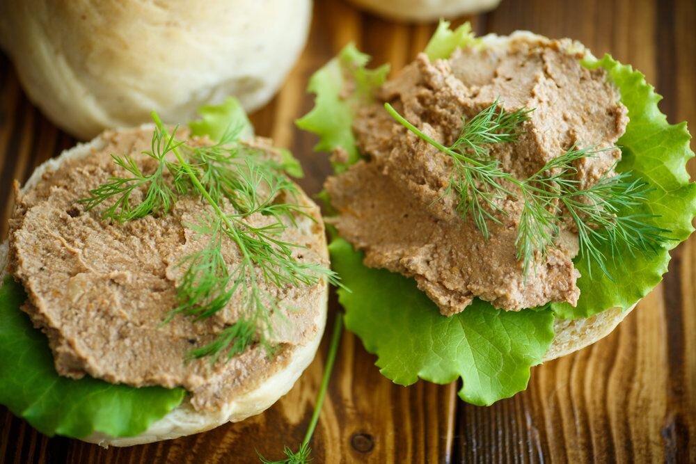 Рецепт паштета из куриной печени от ивлева. Печеночный паштет ,(куриной печени). Печёночный паштет из куриной печени. Паштет печеночный домашний из куриной печени. Паштет из куриной печен