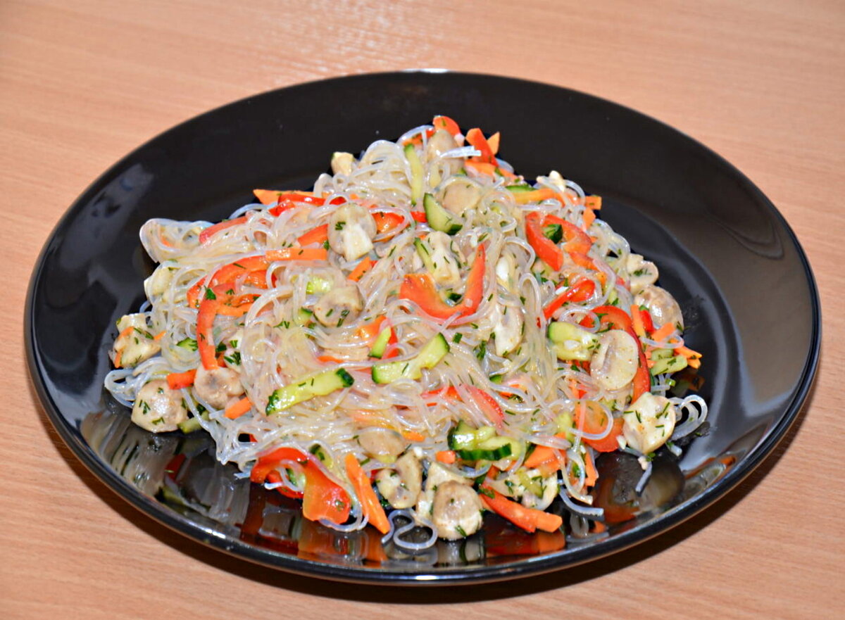 Салат с фунчозой и овощами рецепт с фото с курицей пошаговый соевым соусом