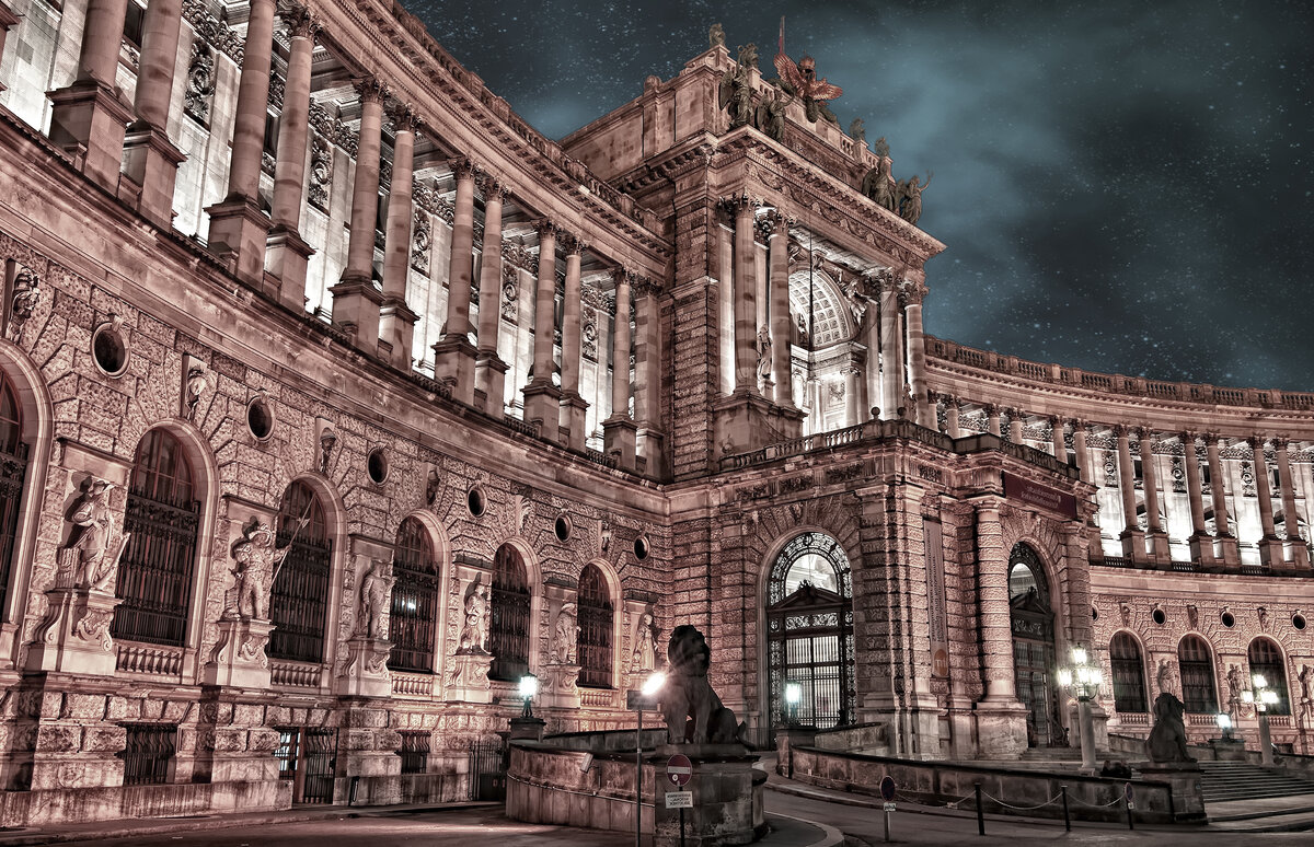 Огромное количество достопримечательностей постоянно привлекает в эти места туристов