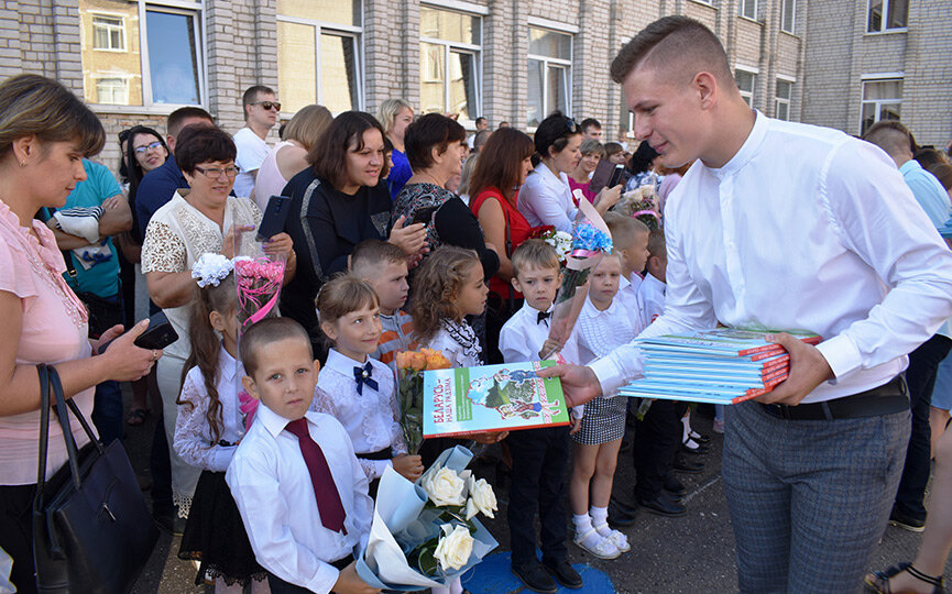 В барановичах на 10 дней. Первая школа в Барановичах.