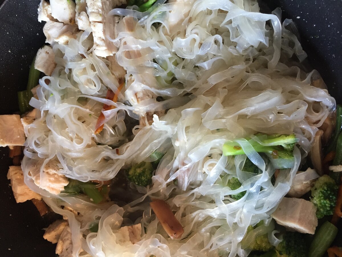 Китайская лапша с курицей и овощами — пошаговый рецепт
