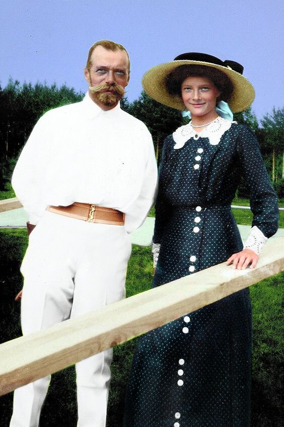 Император Николай Александрович с дочерью Татьяной.