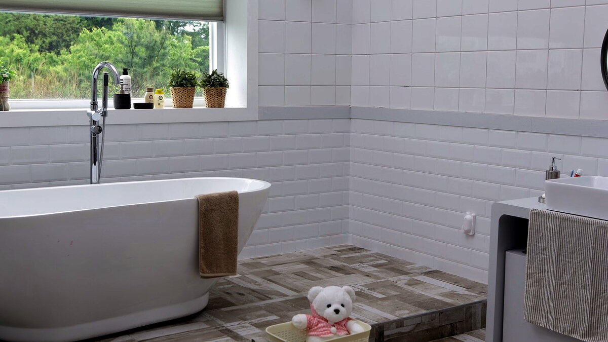 Своевременно реагируйте на неприятный запах в ванной и проверяйте появление плесени.