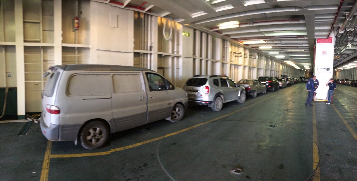 Внутри парома