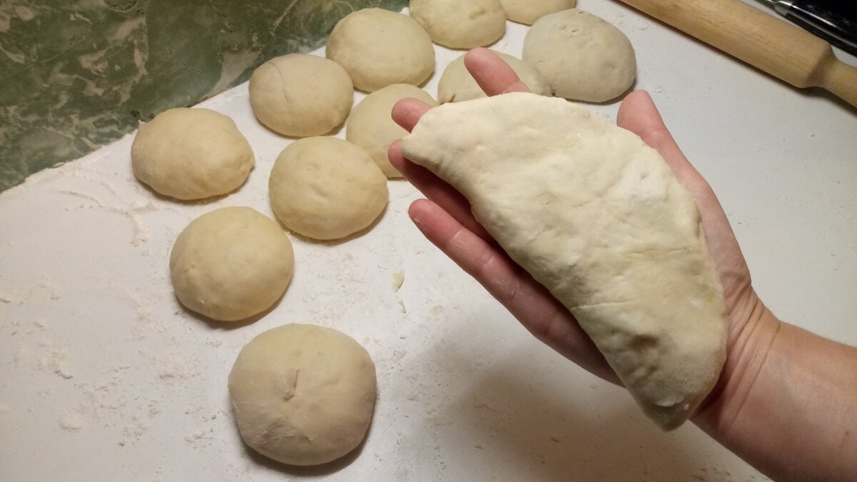 Школьный перекус! Закрытые мини пиццы с сочной начинкой! Готовьте сразу  побольше. | Оксана Филоненко о ВКУСНОМ | Дзен