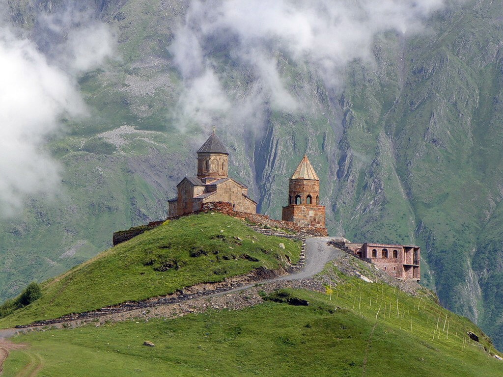 Троицкая церковь в Гергети (Гергетис Цминда Самеба)