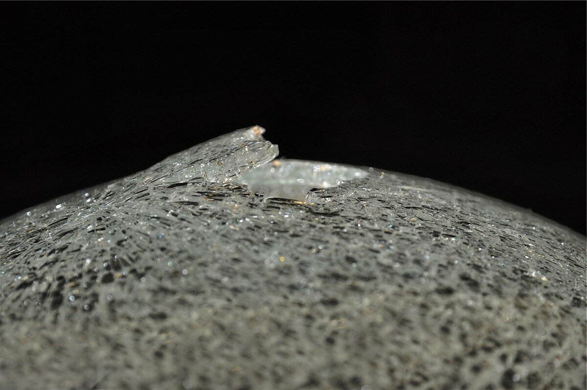 Фото лопнувшей крышки на кастрюле