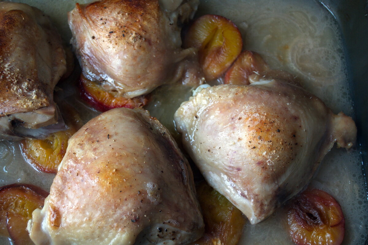 Курица в сливовом соусе: Повторяем рецепт популярного повара из Ютуба