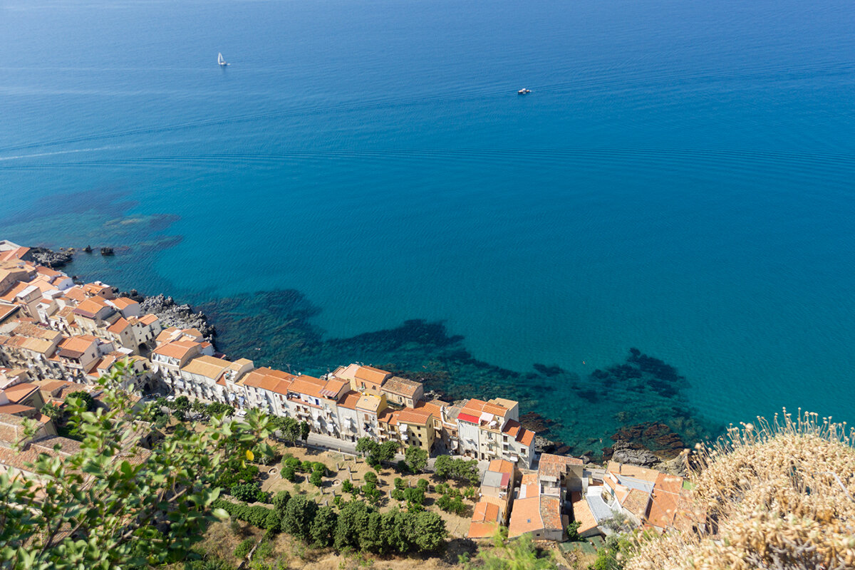 Чефалу, Тирранское море