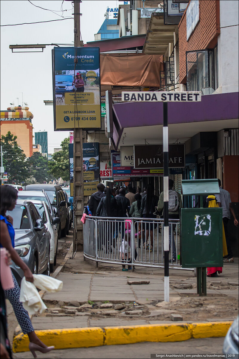 Темнокожие студентки с Банда-Стрит в Найроби