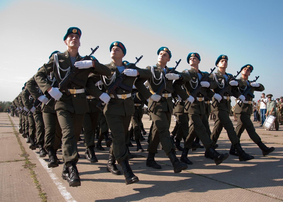 Фото солдат в строю в армии