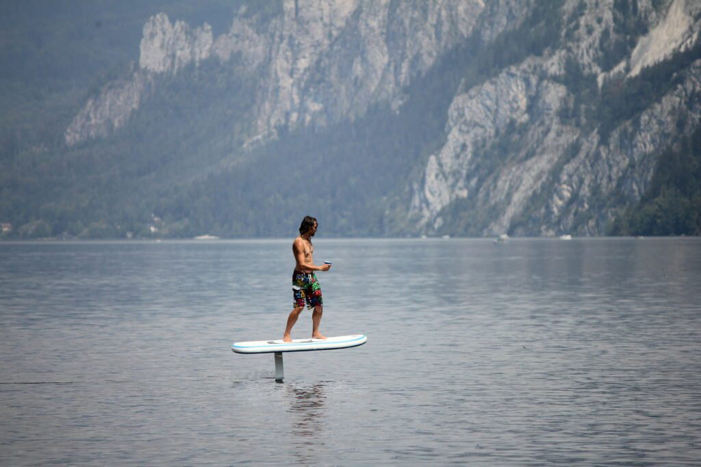 Устройство напоминает самолет. По сути, это и есть самолет, только подводный.