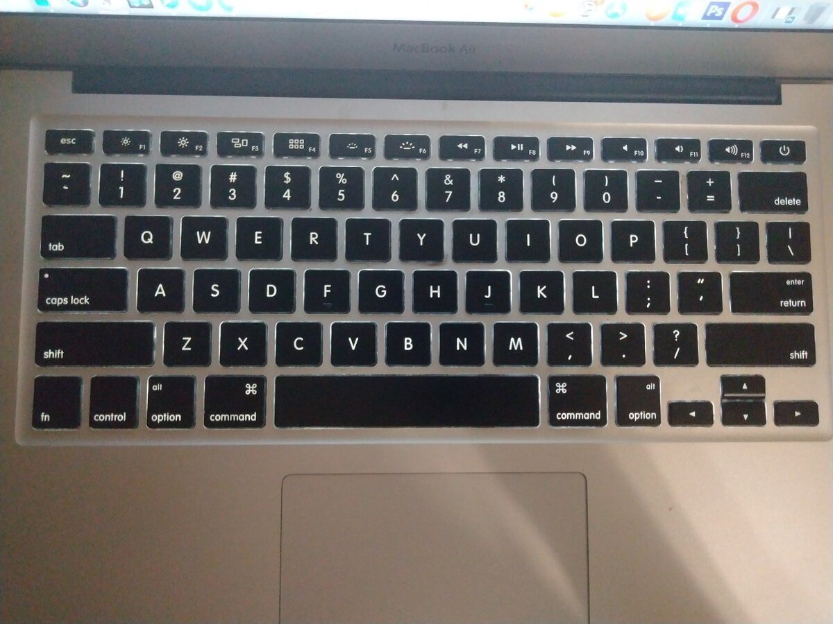 Перед вами клавиатура MacBook Air 13.