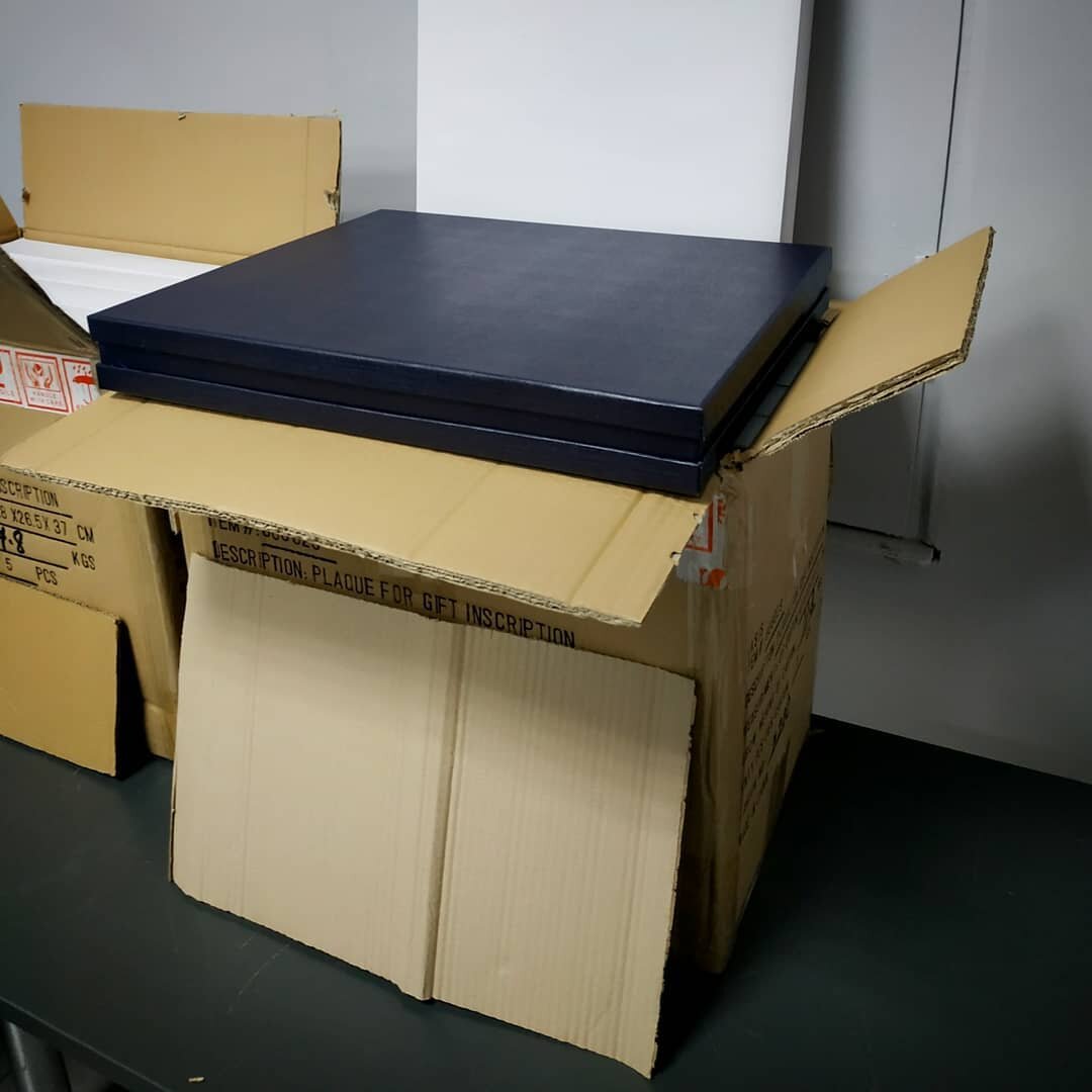 Плакетки и награды в наградной упаковке на заказ