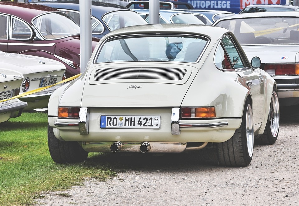 Редактировать галереюhttps://pixabay.com/photos/porsche-oldtimer-911-classic-4510684/