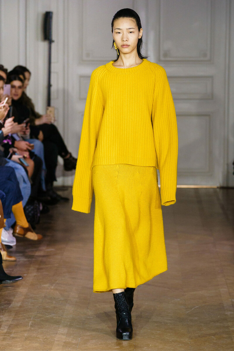 vogue.ru, ну ооочень длинные рукава :)