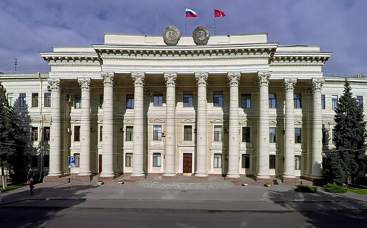 Публичная волгоградская. Областная Дума Волгоград. Областная администрация Волгоград. Правительство Волгоградской областной Думы. Здание администрации Волгоградской области.