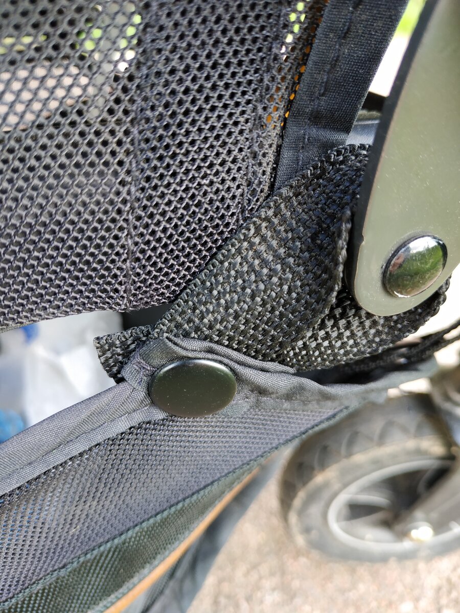 Корзина держится на кнопках