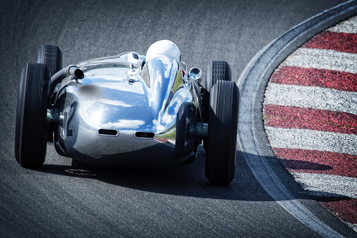 https://www.pexels.com/photo/racing-car-racing-speedway-race-track-12789/