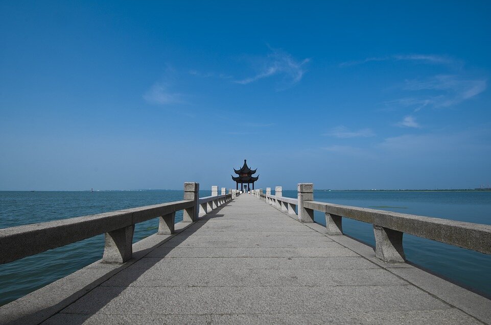 https://cdn.pixabay.com/photo/2017/08/14/03/46/suzhou-2639284_960_720.jpg
