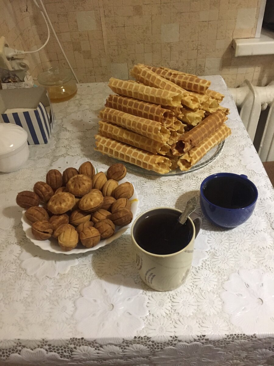 Чай и орешки со сгущенкой