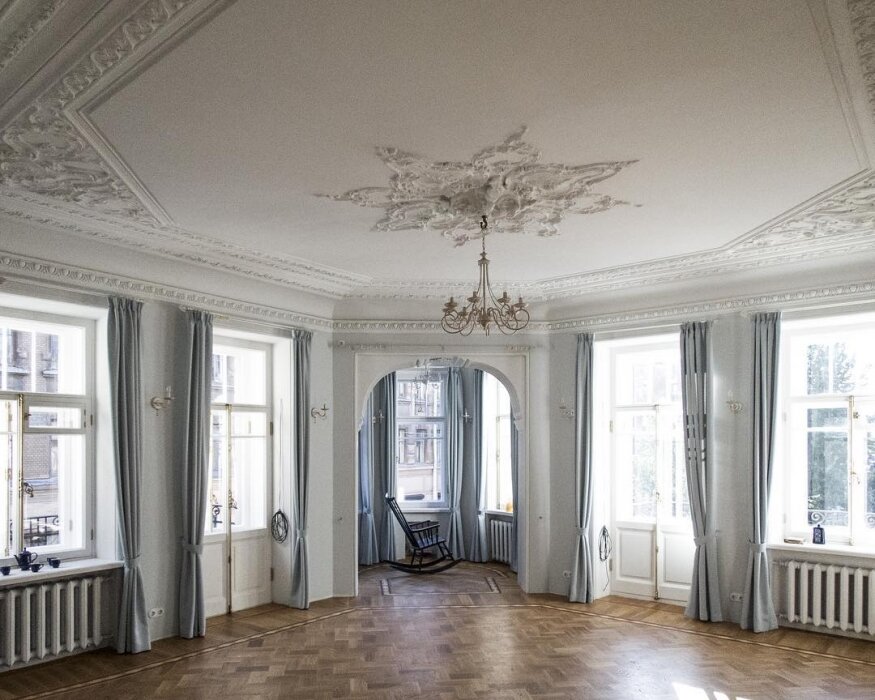 Потолок в старом фонде.