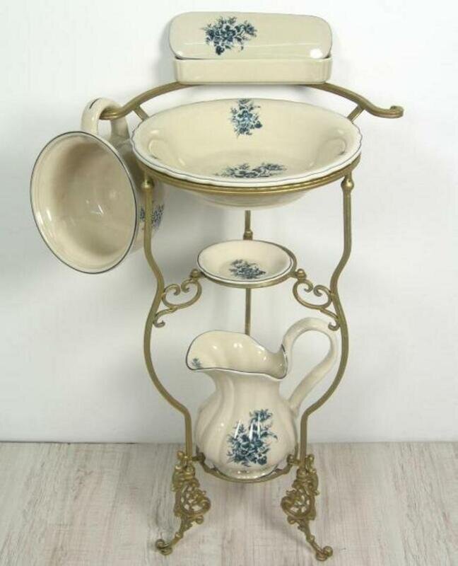 Столик для умывания. Англия XIX век.
