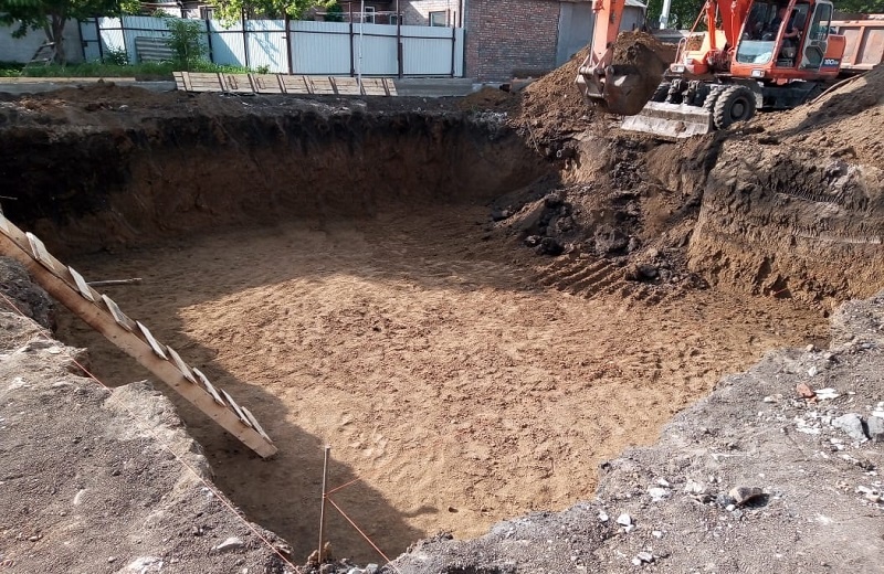 Котлован под фундамент (источник фото: Яндекс.Картинки)