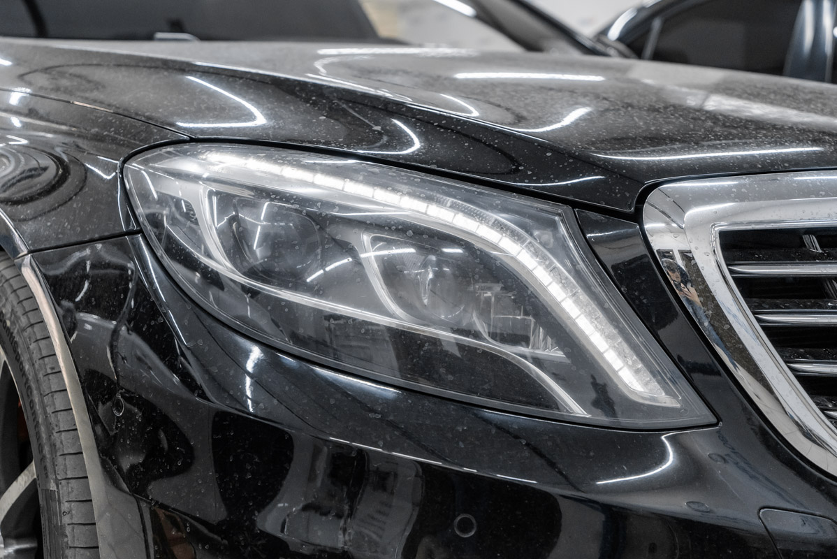 Вид фары и автомобиля в момент обращения.