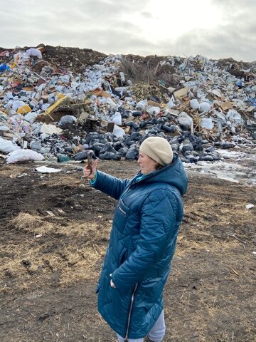 Вот она, та самая свалка. Мусор везут сюда организованно