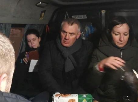 Алексей Лужецкий общается с противниками строительства Юго-Восточной хорды. Фото: Facebook / Сергей Власов