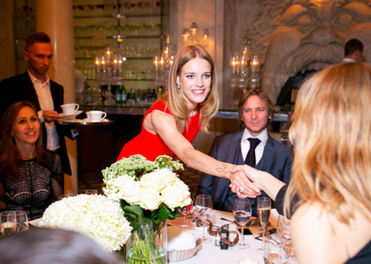 Наталья Водянова на закрытом мероприятии в Cristal room baccarat(фото https://www.tatler.ru/)