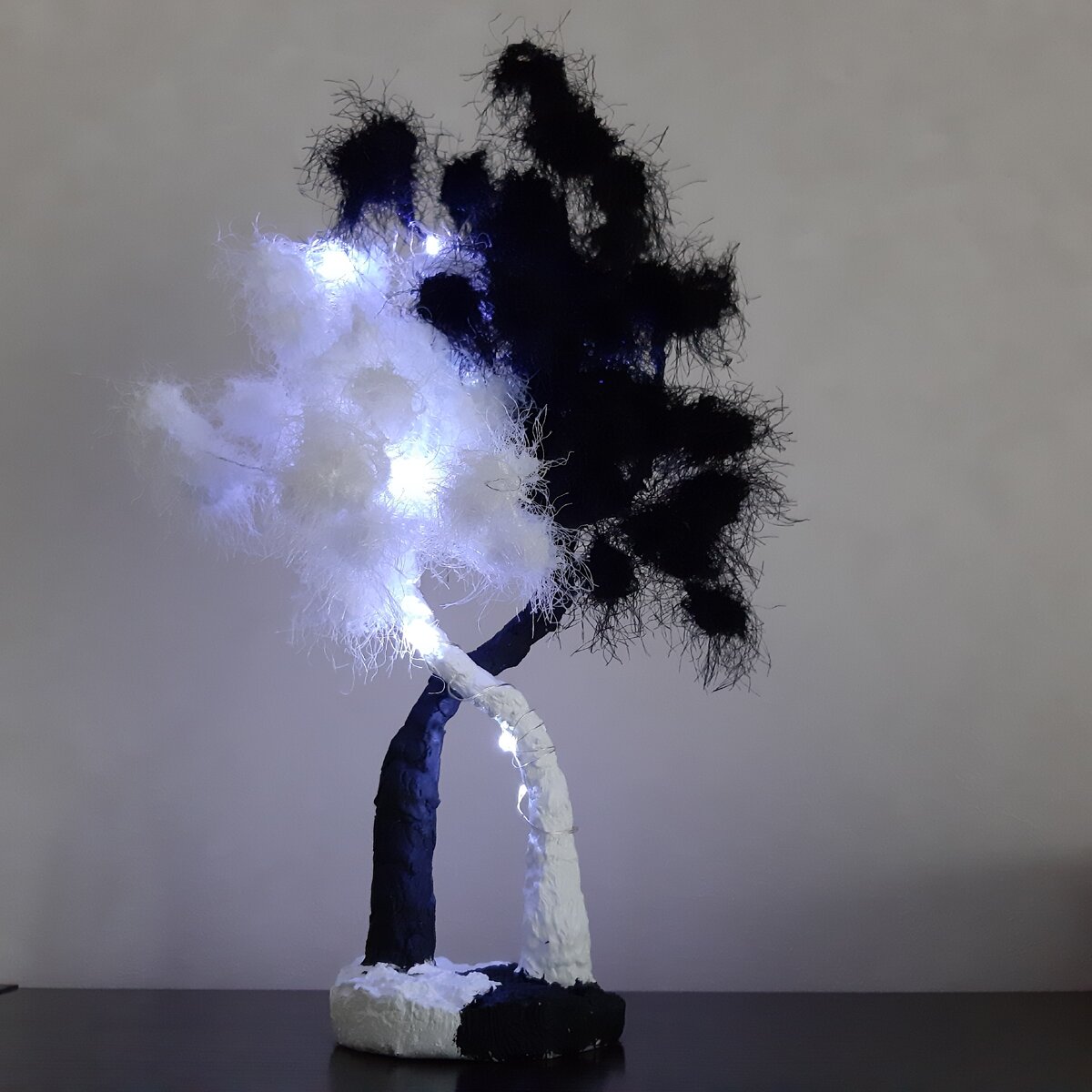 Светящийся бонсай Инь-Ян. Фото автора