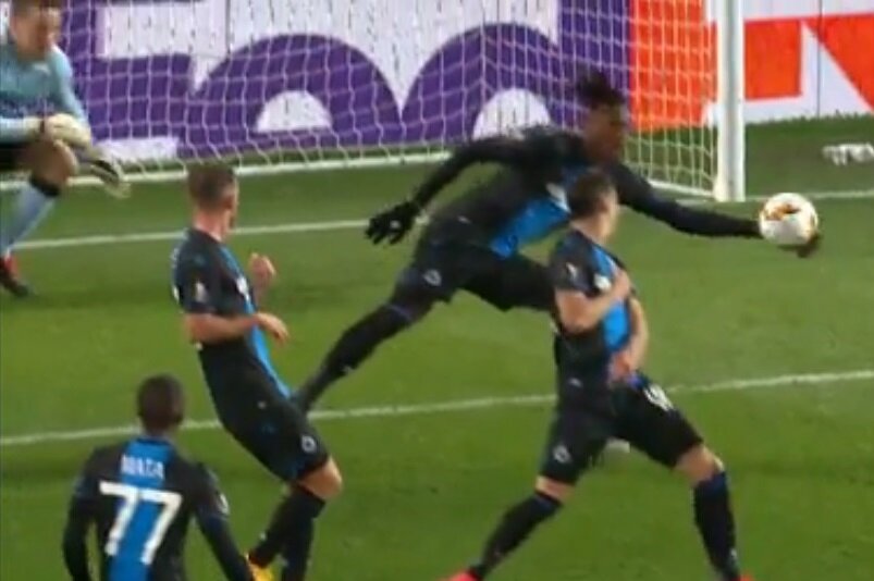 Случайным попаданием в руку это не назовешь