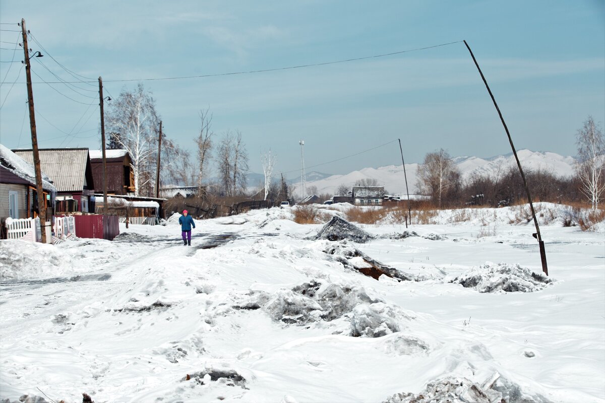 Дома жителей по улице Советской практически на берегу реки, люди готовятся к худшему.