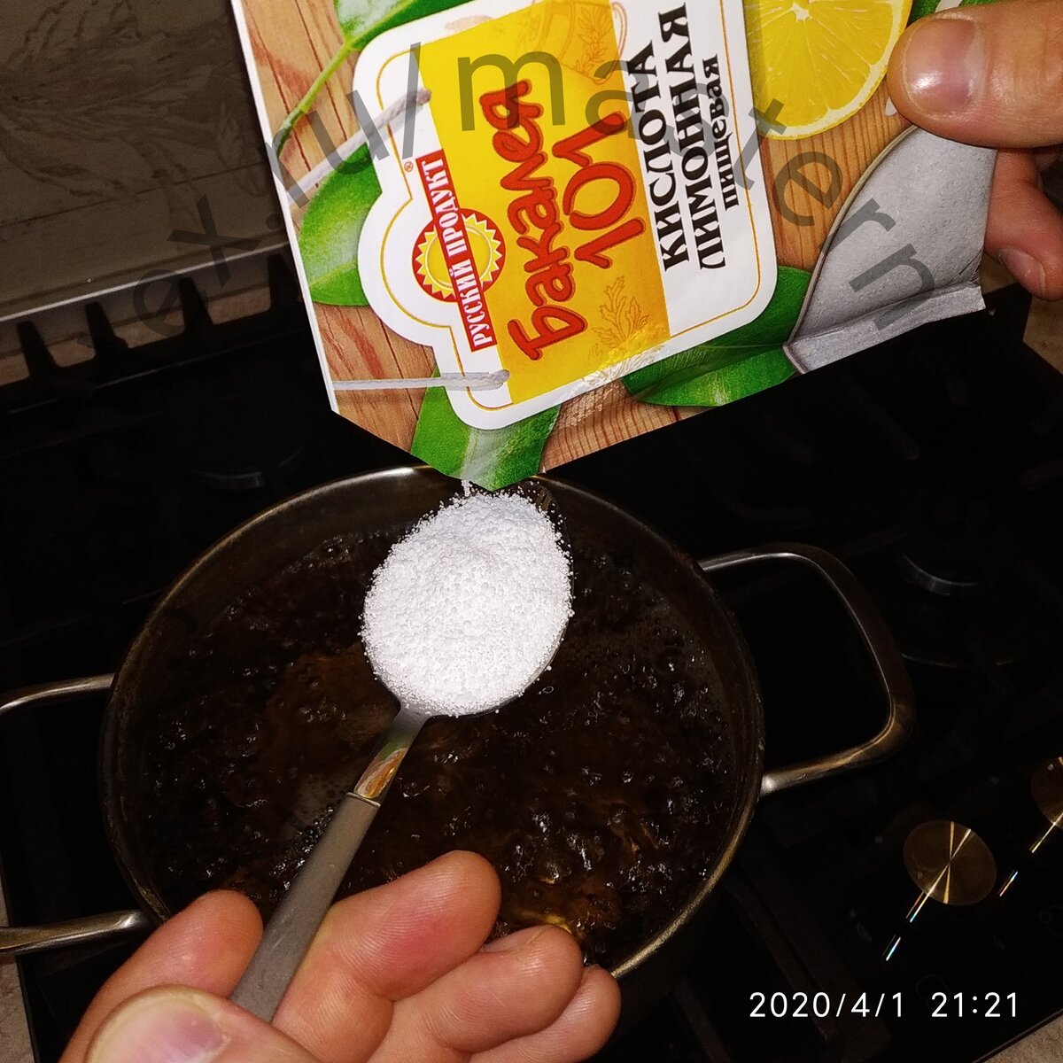 Чугунная сковорода отмытая. Мытая посуда. Средство для очистки налёта в унитазе. Как отмыть сильно. Как отмыть пригоревшую ложку.