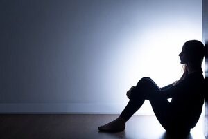 Проблема одиночества была актуальна всегда. Но в наше время информационных технологий, ограничивающих «живое» общение, человек склонен становиться все более отчужденным и замкнутым.