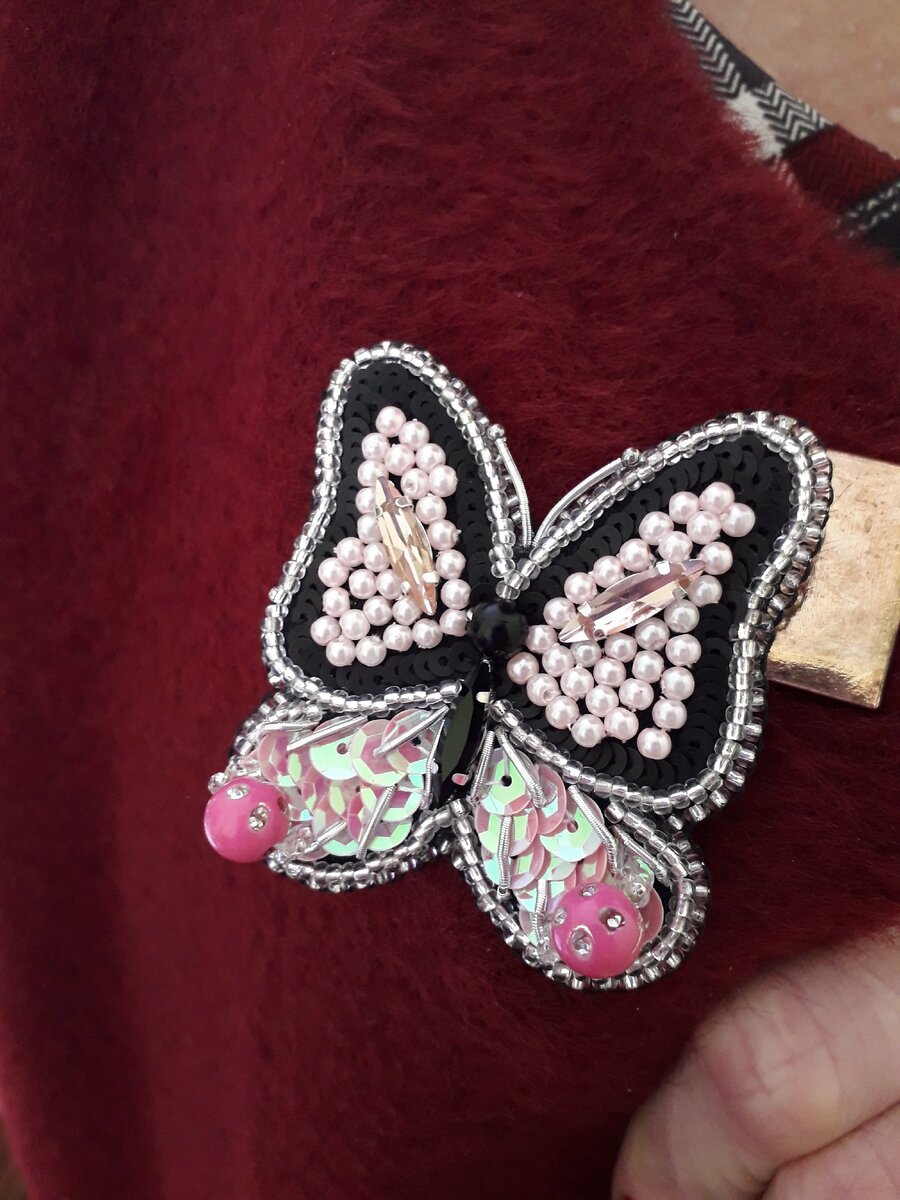 Брошь, вышитая мною 