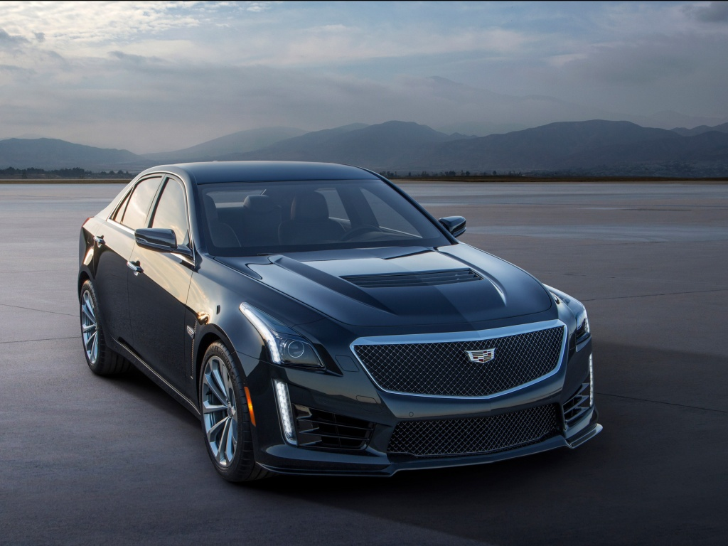  Cadillac CTS-V -  Под массивным капотом «заряженного» седана уместился компрессорный 6,2-литровый бензиновый V8 от спорткара Chevrolet Corvette Z06.