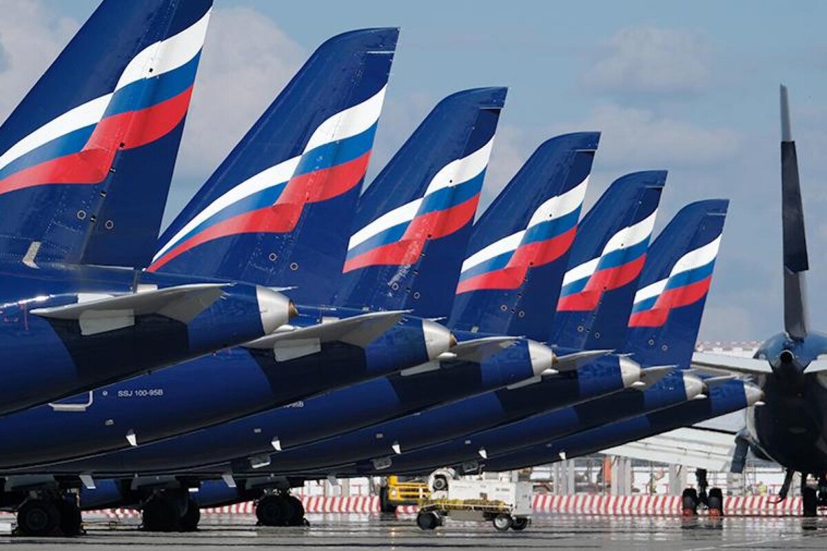 Оформление производится в офисах собственных продаж, филиалах и представительствах компании. 

Возврат авиабилета в форме ваучера доступен всем категориям пассажиров внутренних и международных рейсов вне зависимости от условий тарифа, в том числе по невозвратным тарифам, предложение распространяется на билеты, приобретенные до 1 мая 2020 года, сообщила пресс-служба крупнейшей российской авиакомпании "Аэрофлот". "Аэрофлот" предлагает пассажирам новый инструмент компенсации стоимости билетов за полеты в случае их отмены или отказа пассажира от перевозки в период пандемии COVID-19 — сертификат, номинал которого соответствует сумме оплаченной провозной платы", - говорится в сообщении.
"Возмещение в форме сертификата доступно всем категориям пассажиров внутренних и международных рейсов вне зависимости от условий тарифа, в том числе, по невозвратным тарифам в случае, если рейс не был отменен, но пассажир заблаговременно заявил об отказе от перевозки. Кроме того, "Аэрофлот" предложит пассажирам дополнительные преимущества при приобретении билетов с использованием сертификата", - отмечает компания. В случае, если рейс был отменен, при оплате сертификатом пассажиру предоставляется однократная 15%-ная скидка от действующего тарифа на новый перелет. При этом для пассажиров с билетом по тарифу "Максимум" при оплате сертификатом предоставляется однократная 25%-ная скидка от действующего тарифа на новый перелет. Указанные скидки не суммируются. Оформить сертификат можно после окончания режима самоизоляции, но не ранее 15 мая 2020 года. Использовать сертификат можно в течение трех лет с даты рейса по первоначальному билету. Оформление производится в офисах собственных продаж, филиалах и представительствах компании.
Предложение распространяется на пассажиров с билетами, приобретенными до 1 мая 2020 года: с датой вылета в/из Китая с 18 февраля; с датой вылета в/из пунктов других зарубежных стран с 5 марта; с датой вылета по внутренним воздушным линиям с 18 марта. Для билетов, купленных с 1 мая 2020 года, действуют стандартные правила возврата.




