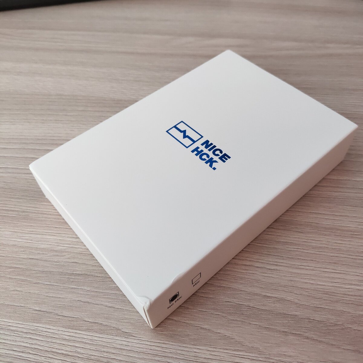 упаковка простенькая, но и не плохая, просто ничего лишнего