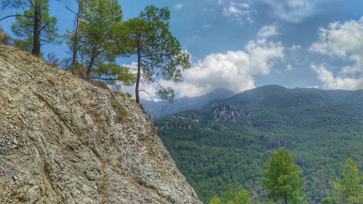 В горах
