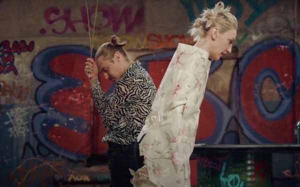 Настя получила удары розами.