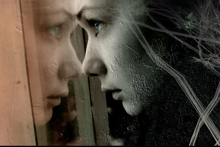 Доверяю Тебе тишину, 
В ней хрустальное эхо согрето, 
А на кончиках пальцев поэта 
Замирает прощальное «жду»… 
 
Доверяю Тебе нелюбовь, 
В ней волшебные ноты печали 
До вершины любви достигали 
И срывалась бездушная плоть. 
 
Доверяю Тебе пустоту, 
Эта бездна не знает предела 
Ей до боли, до счастья нет дела, 
Только там я собой прорасту…
23.07.2019 Анна Набокина (с)